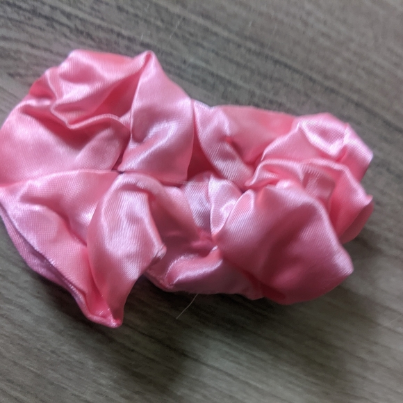 Pink scrunchie set! - Picture 4 of 6